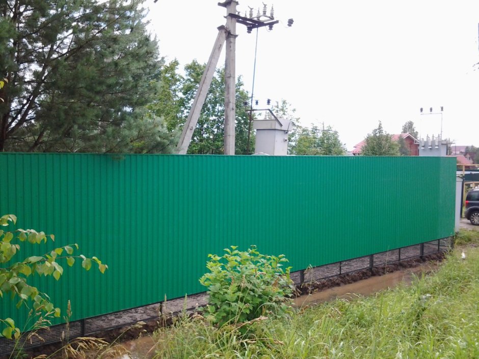 Забор с просечкой снизу