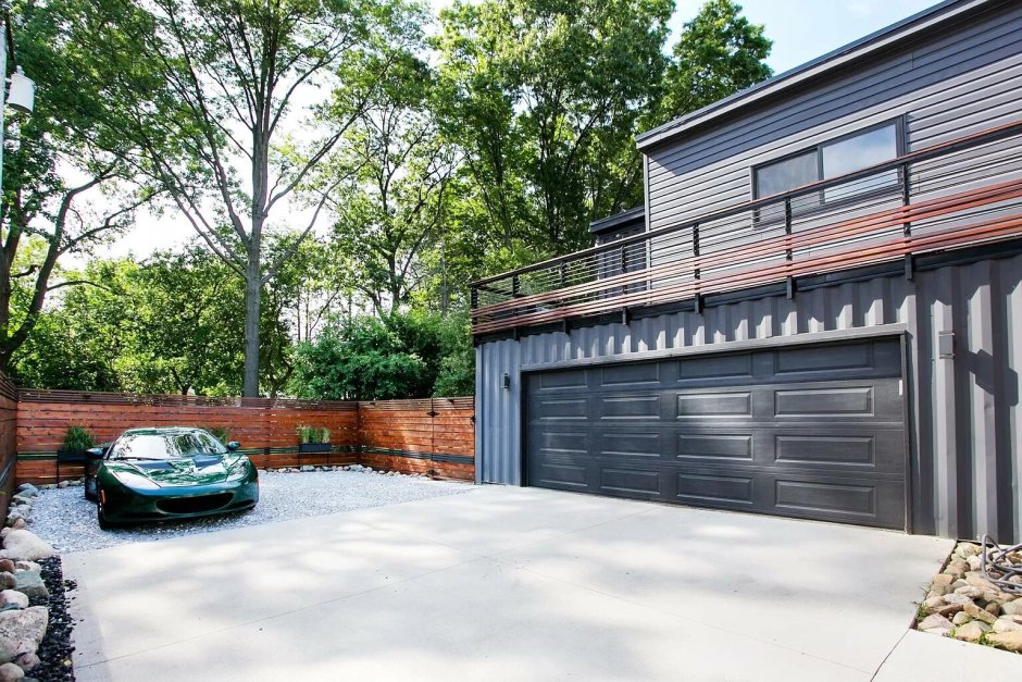 Гараж из контейнера