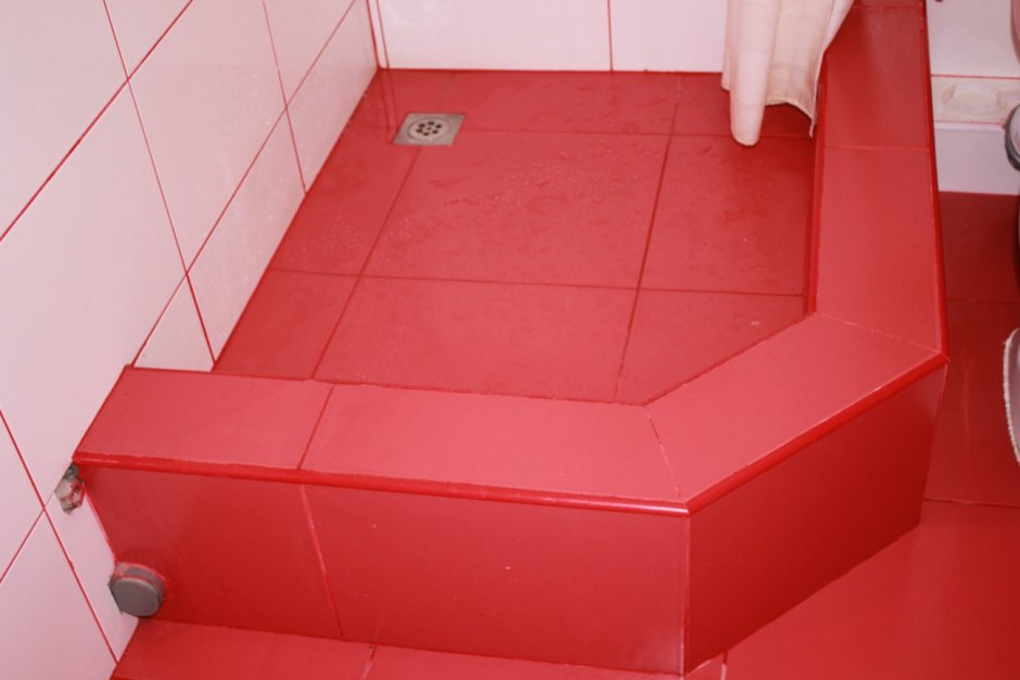 Поддон из плитки для душевой кабины