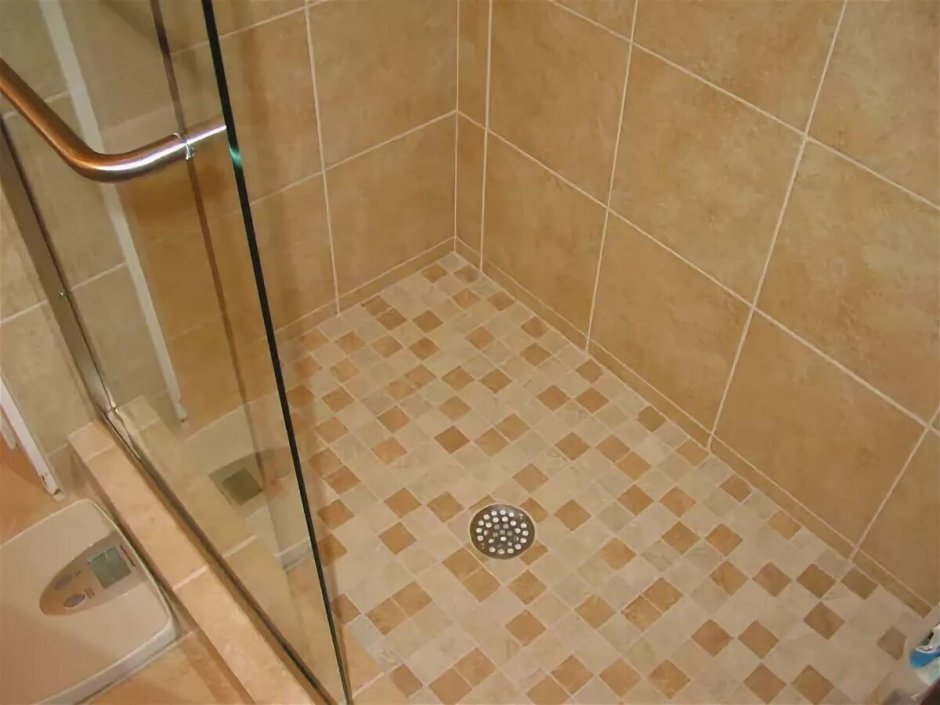 Кафельный пол в душевой