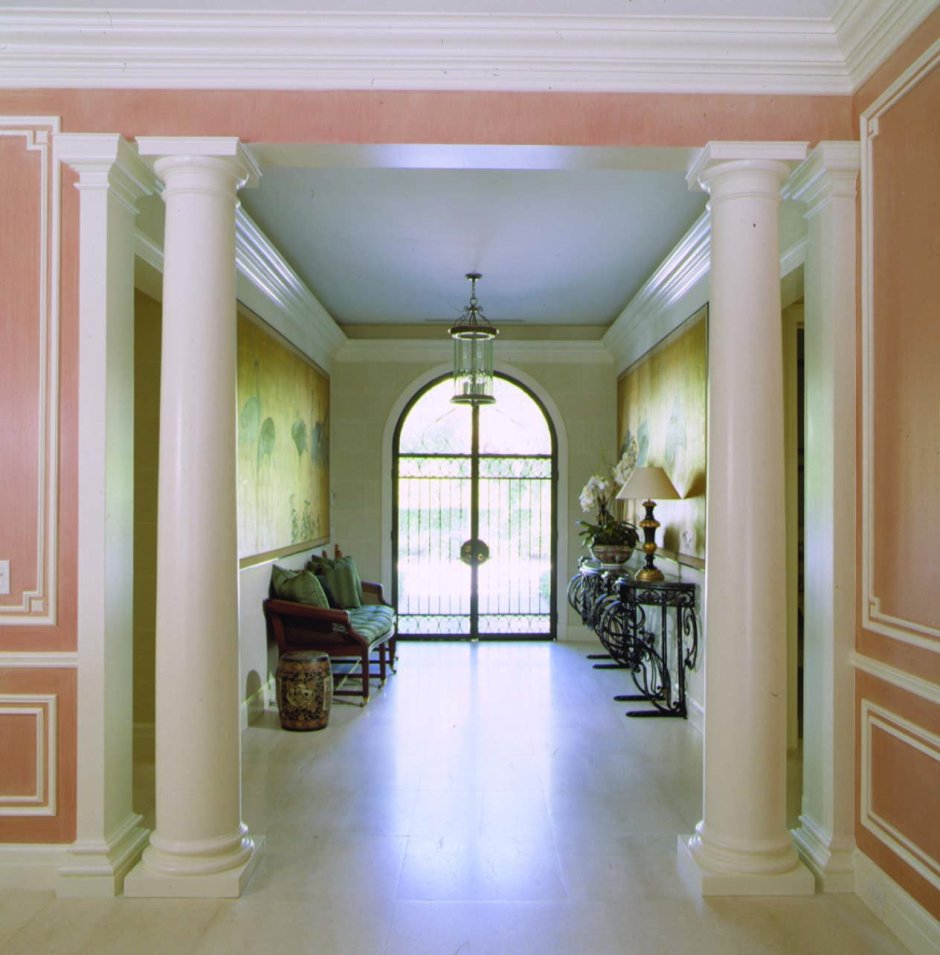 Гипсовые колонны в интерьере