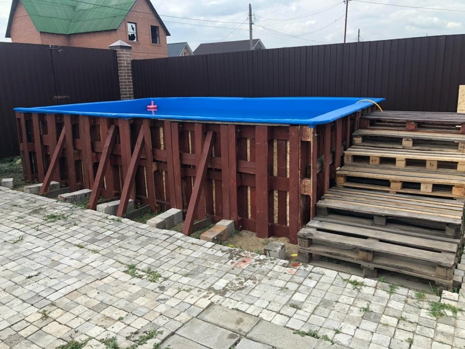 Бассейн из европоддонов