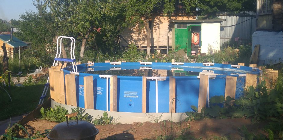 Площадка под бассейн каркасный на склоне