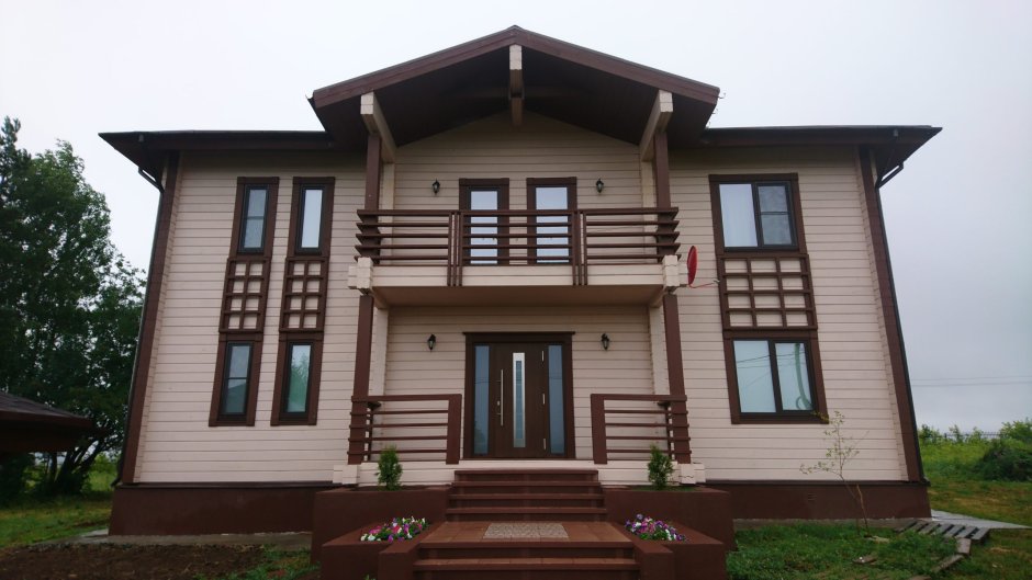 Покраска деревянного дома