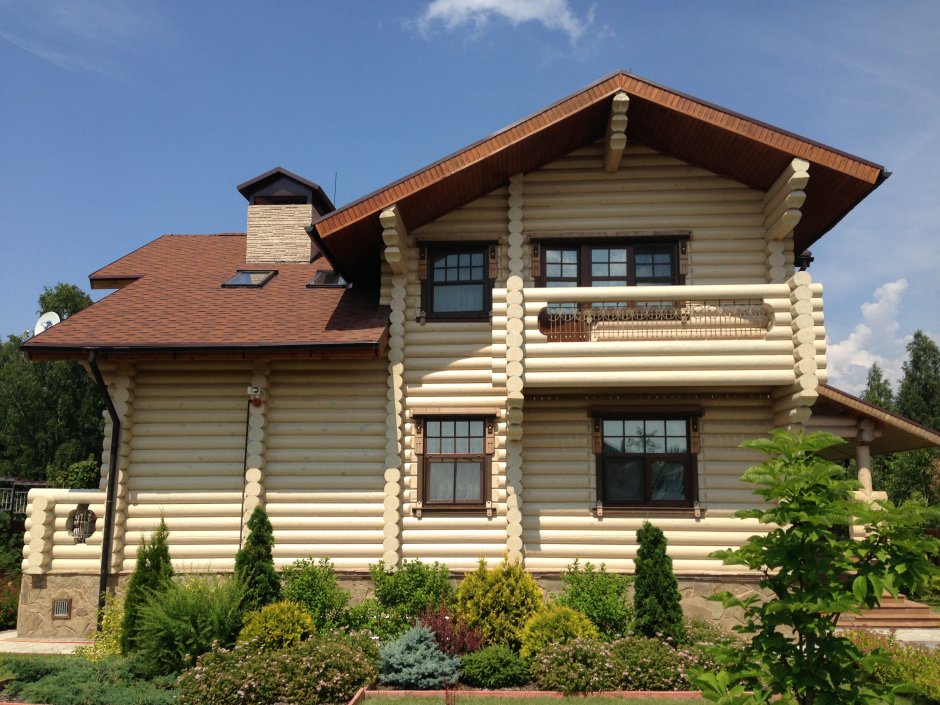 Тиккурила в бревенчатом доме