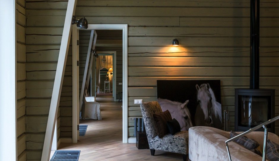 Покраска деревянного дома внутри в скандинавском стиле