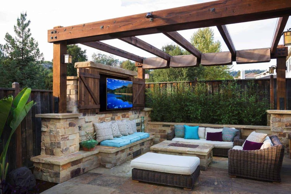 Телевизор в беседке