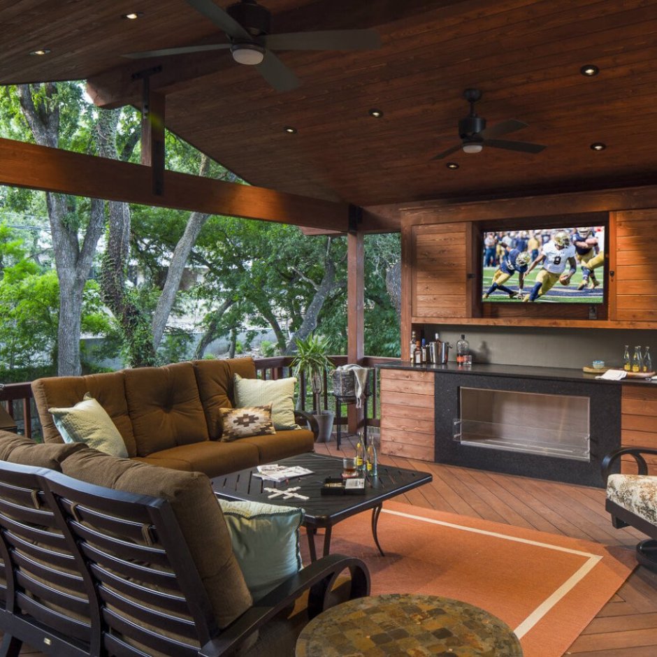 Телевизор на террасе в частном доме