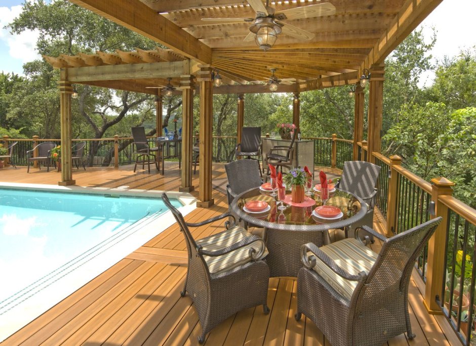 Терраса с бассейном и барбекю