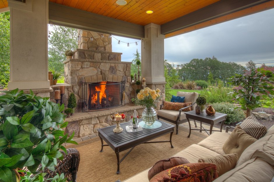 Летняя веранда с камином