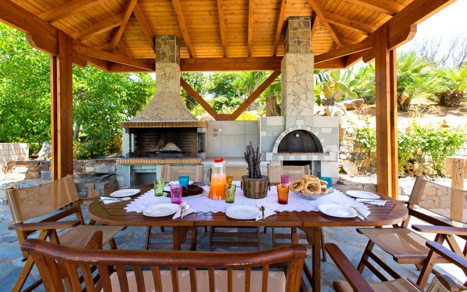 Беседка с шашлычной зоной