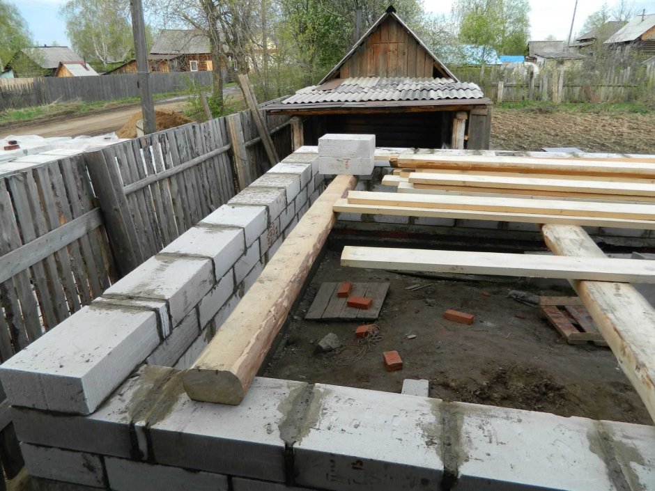 Пристрой к брусу из блоков