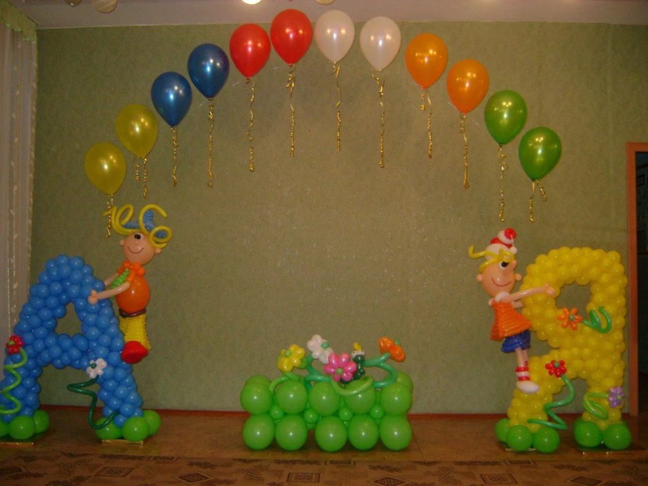 Композиции из шариков на выпускной в детском саду