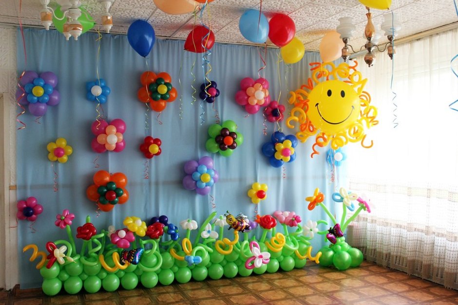 Украшение шарами на выпускной в детском саду