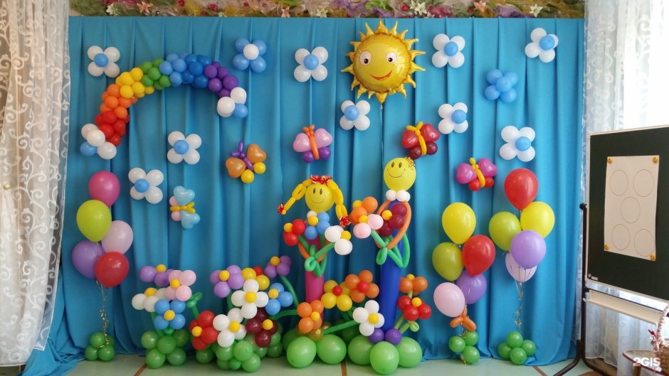 Украшение зала на выпускной в детском саду с баннером