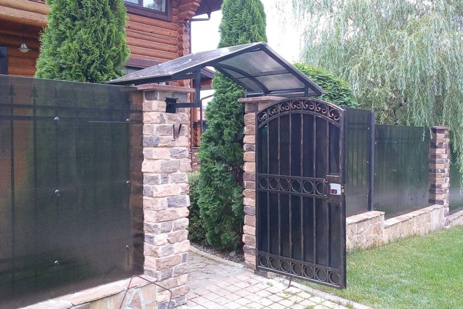 Навес над калиткой
