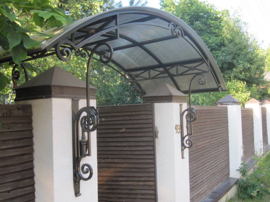 Навес над калиткой