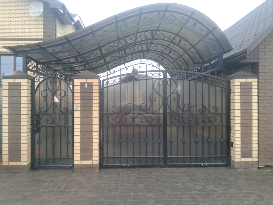 Навес кованый под ворота