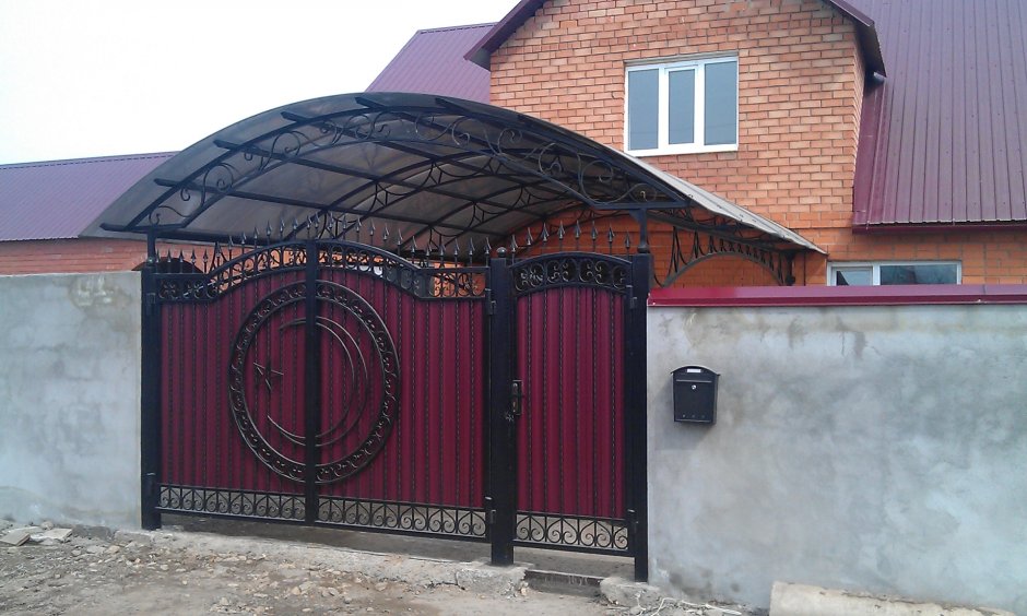Навес над воротами для машины