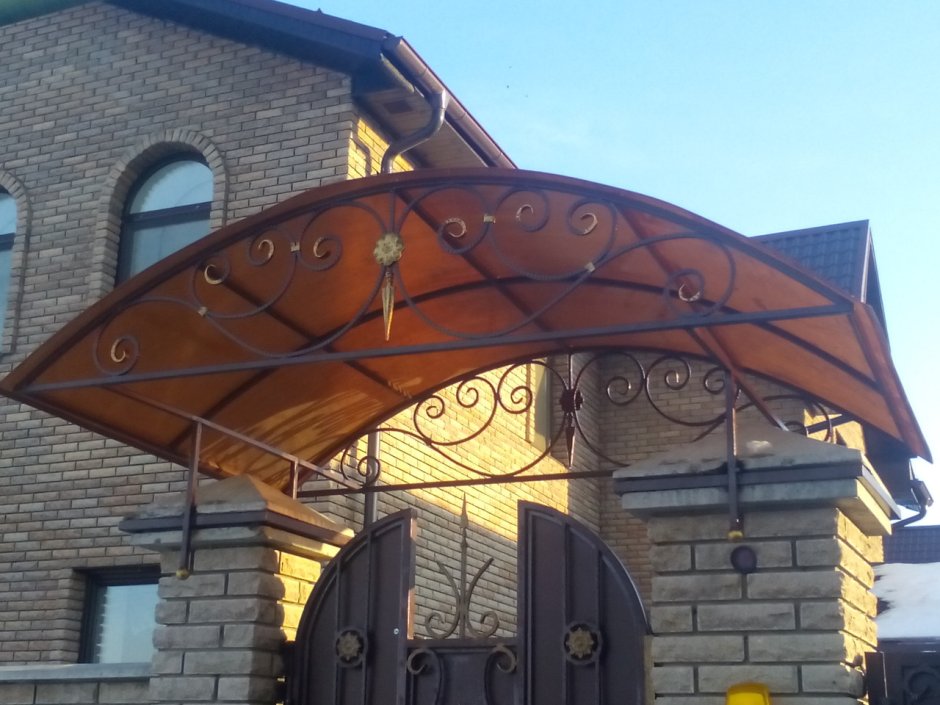Навес над калиткой