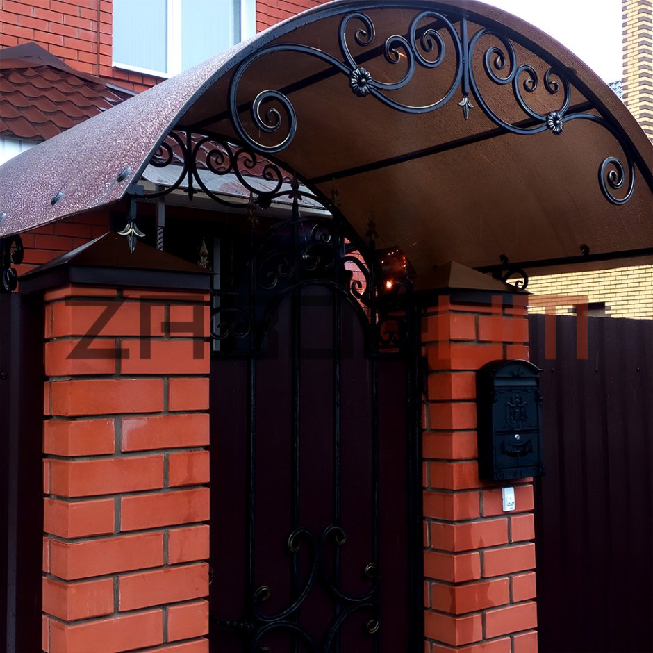 Навес над калиткой