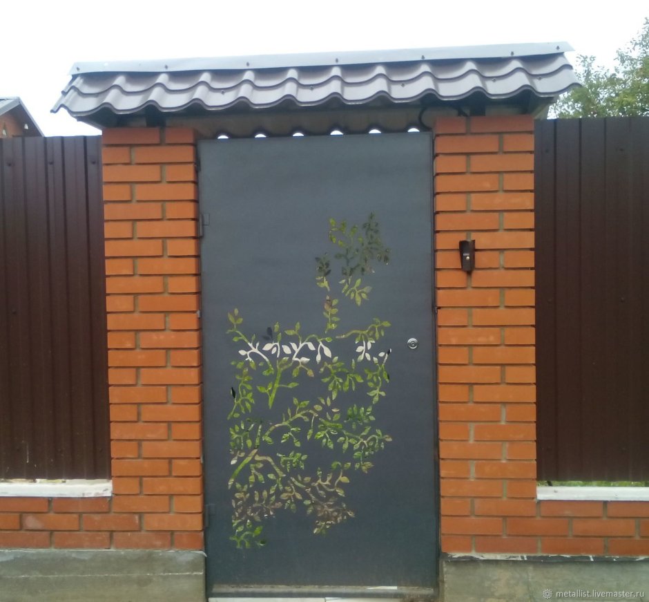 Козырек над калиткой