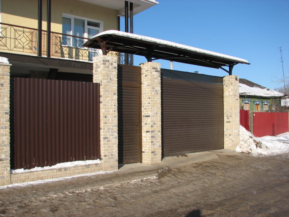 Козырек над воротами Дорхан