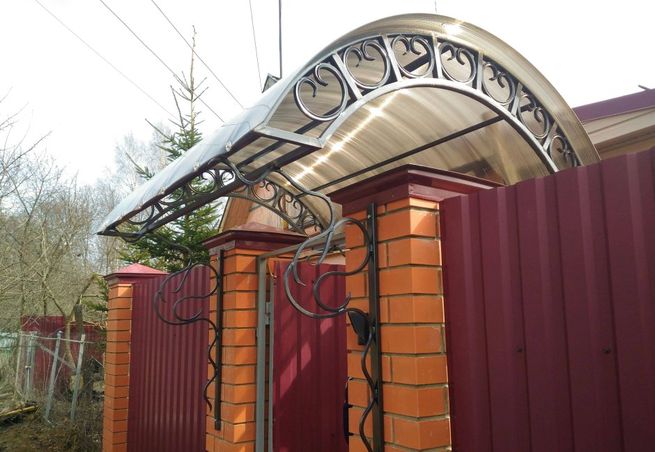 Навес над калиткой