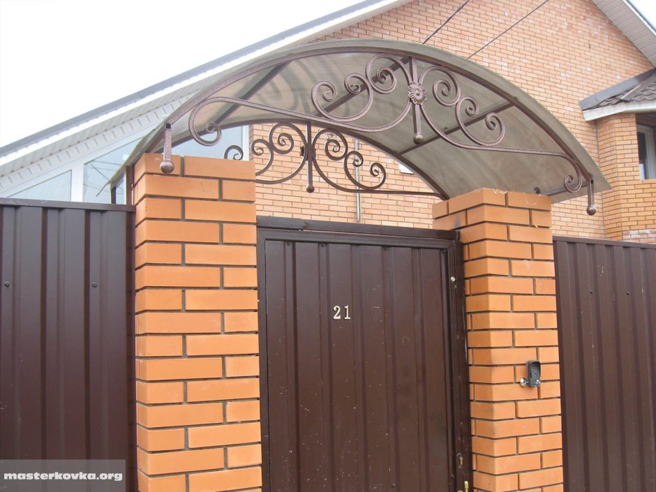 Козырек над калиткой