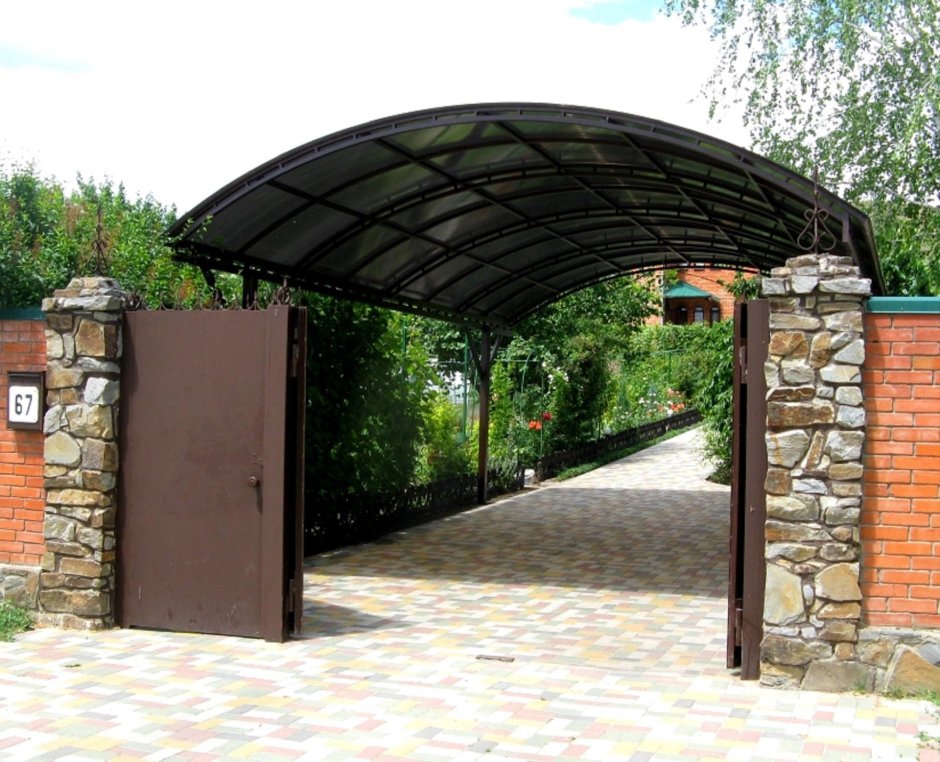 Козырек над воротами Дорхан