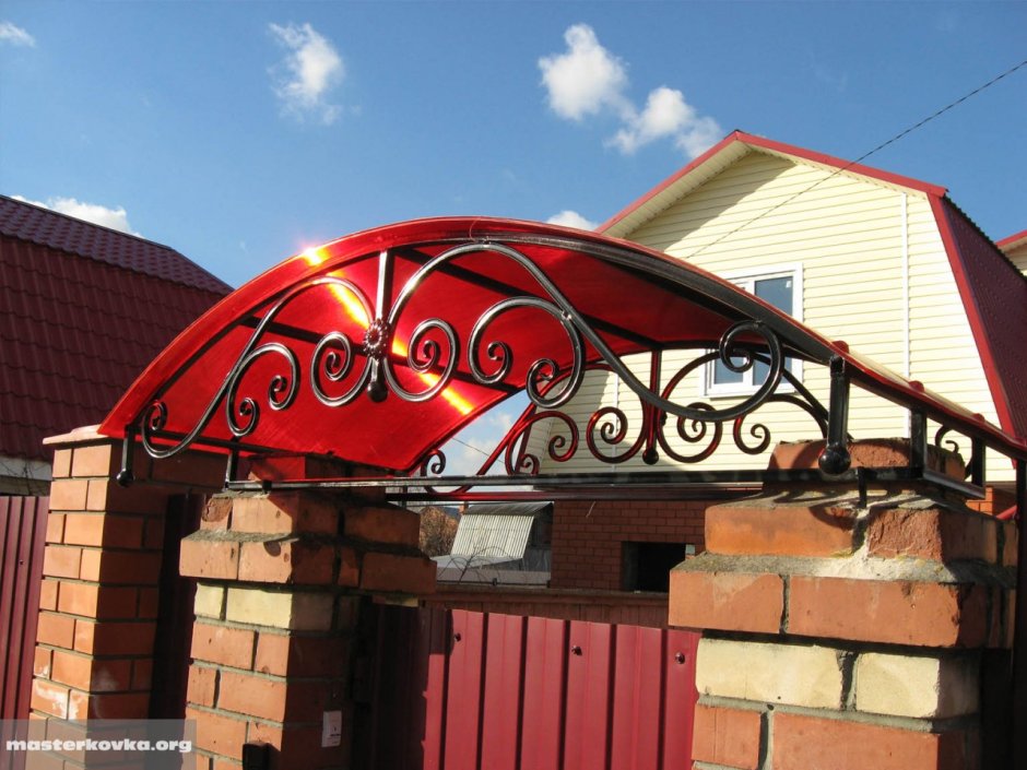 Навес над калиткой из поликарбоната