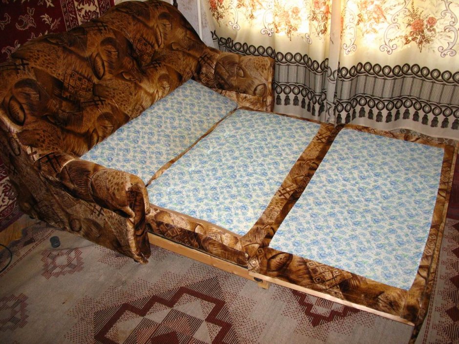 Старый диван раскладушка