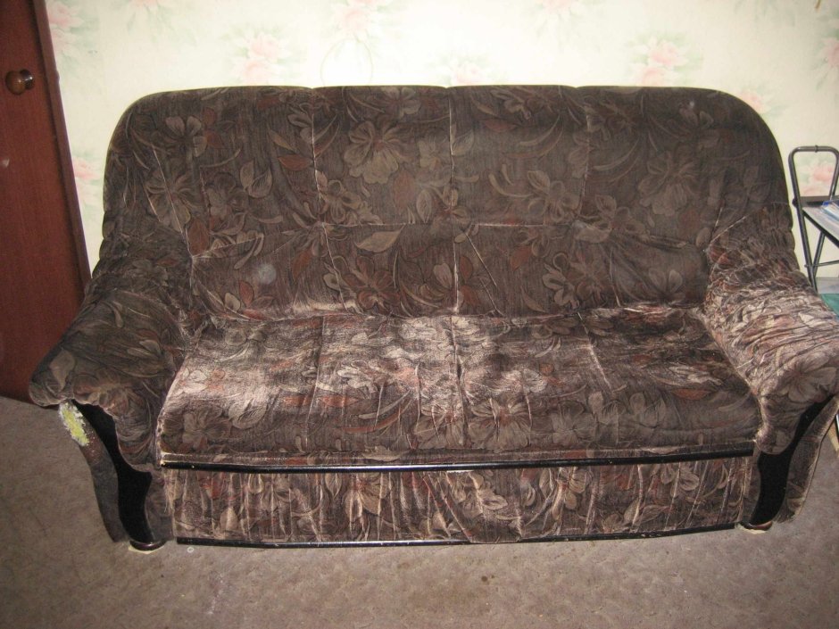 Старый диван