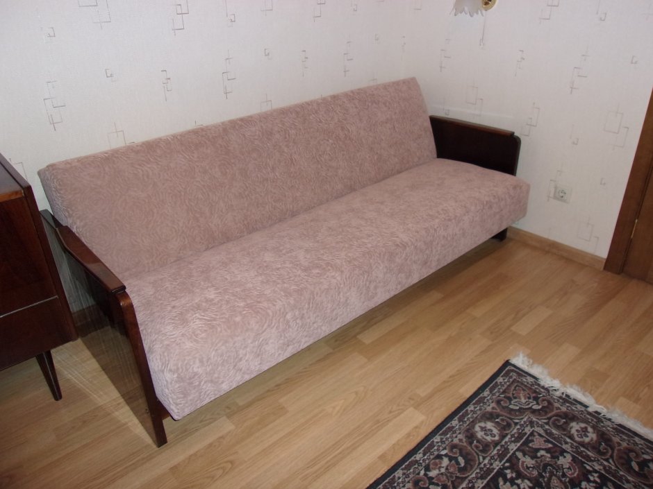 Перетяжка старого дивана-книжки