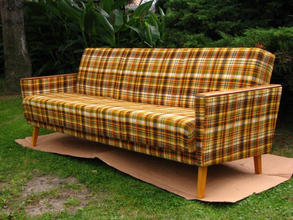 Диван в стиле 70-х