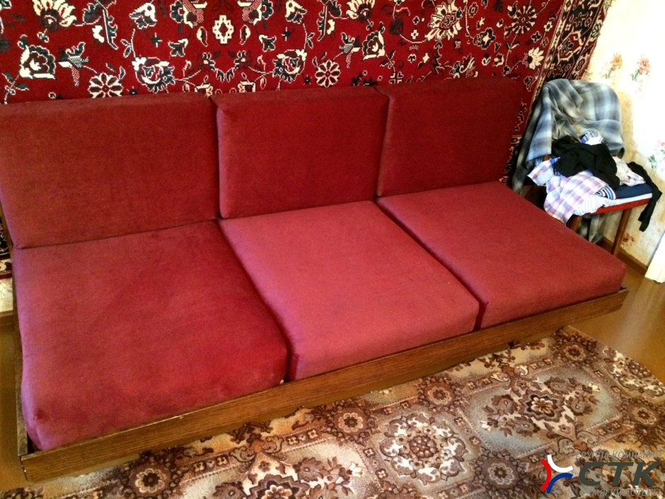 Советский диван с подушками