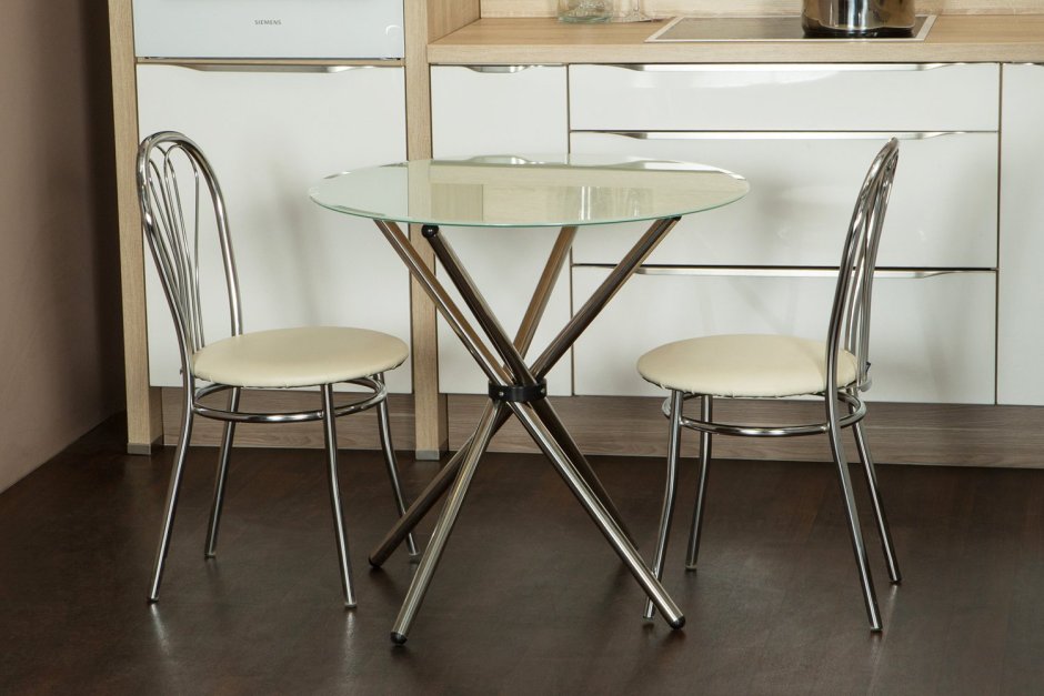 Круглый стол на маленькой кухне