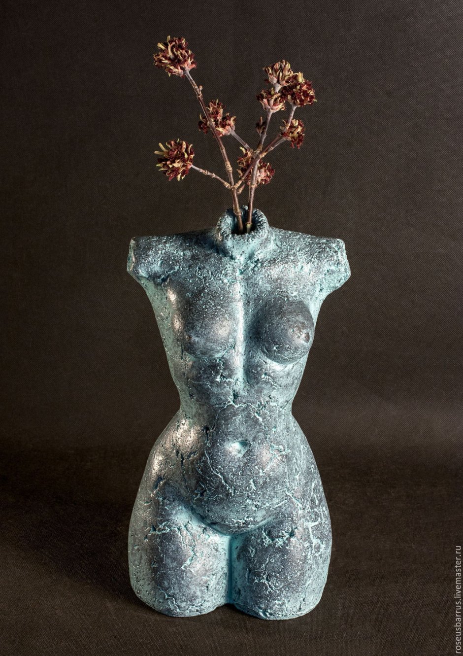 Женский торс скульптура