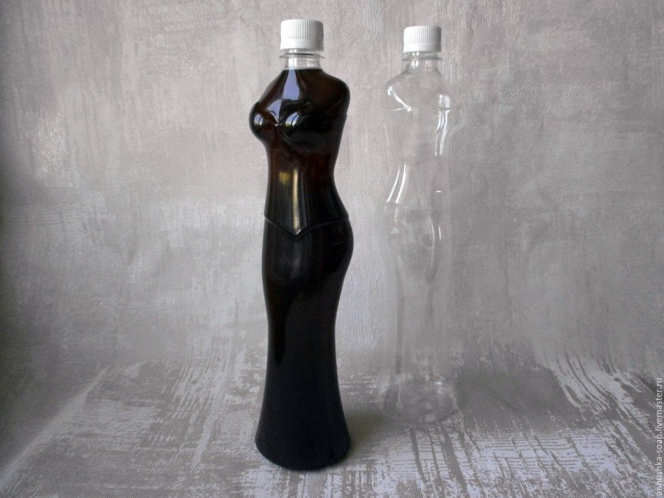Бутылка в виде женской фигуры