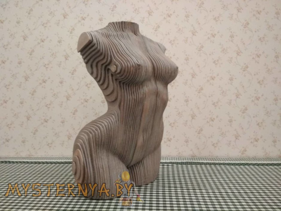 Ваза в виде женской фигуры