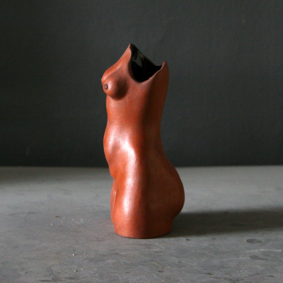 Ваза в виде торса женщины