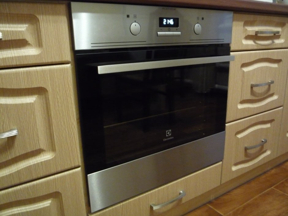 Духовой шкаф Электролюкс eob33030x