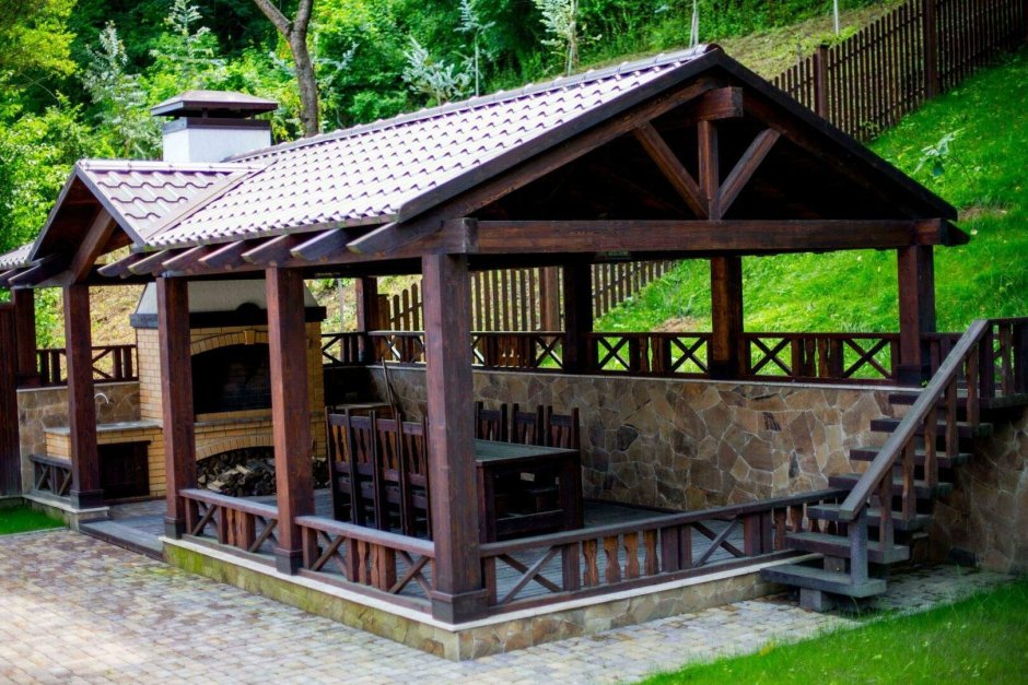 Беседка на склоне