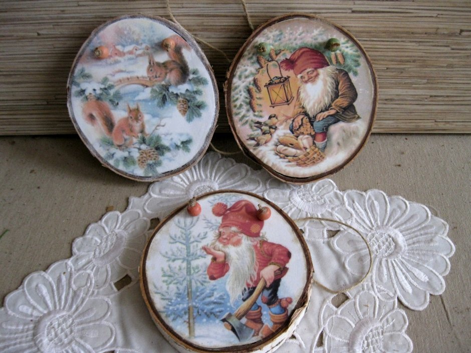 Декупаж на спиле дерева новогодний