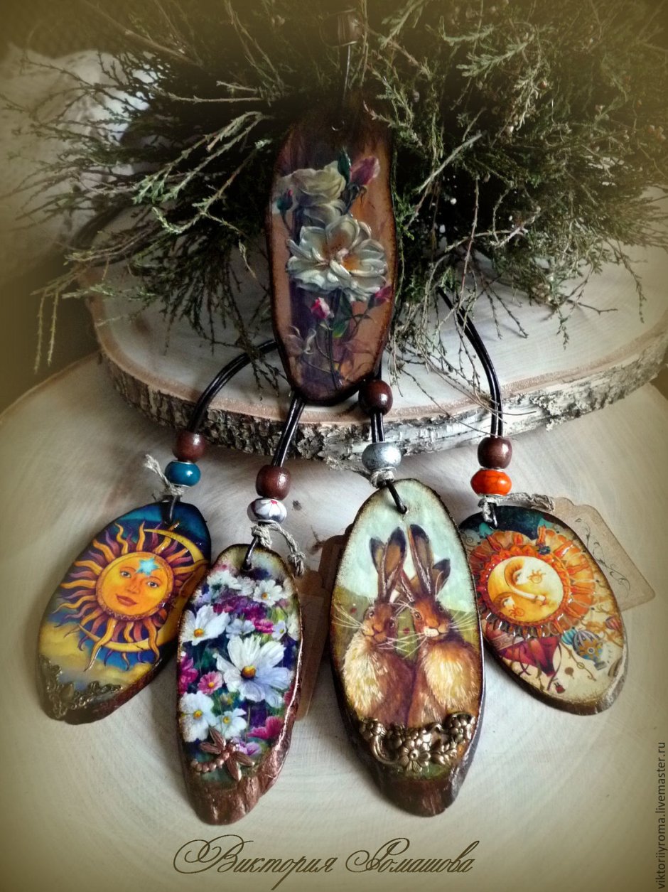 Миниатюры на спиле дерева