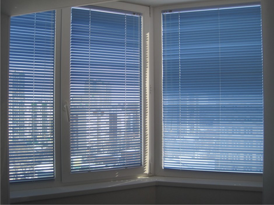 Жалюзи на трехстворчатое окно