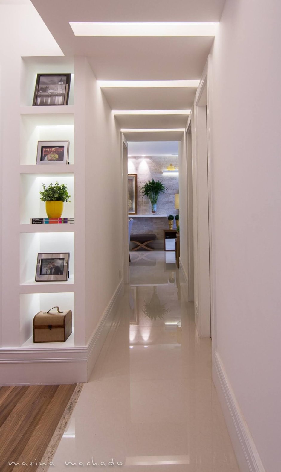 Ниша в стене в коридоре