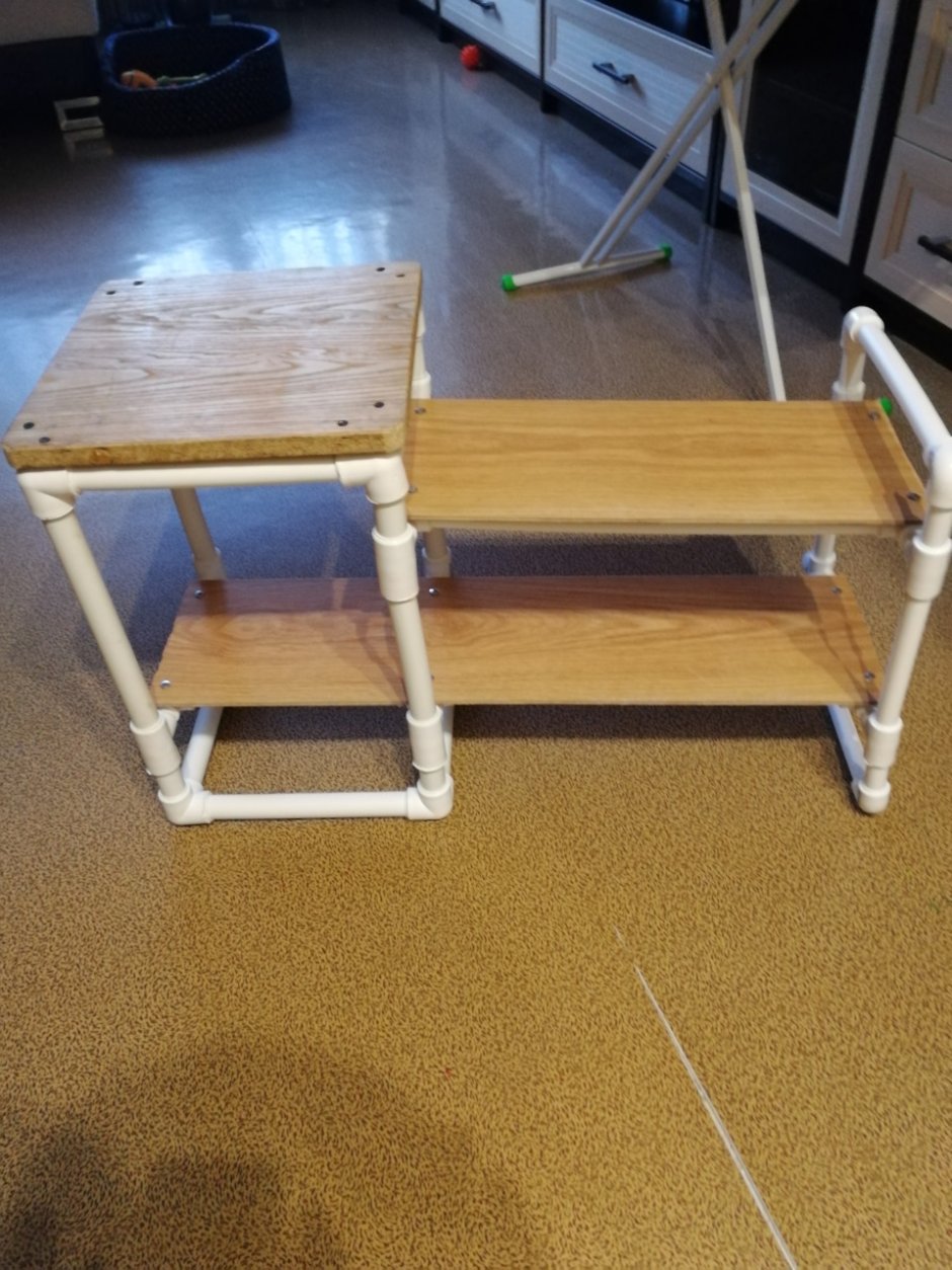 Стол из пластиковых труб