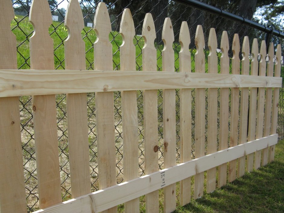 Деревянный забор фигурный