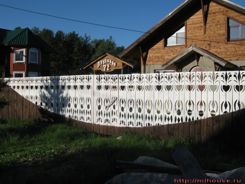 Изгородь из резной фанеры